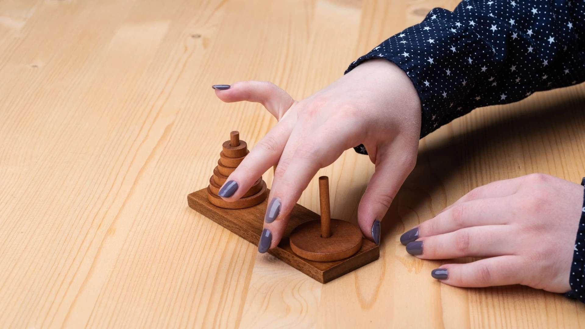 Tower of Hanoi (Strategy & Coordination Challenge)